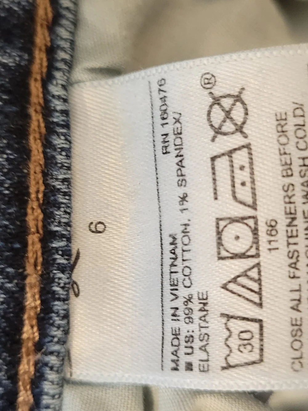 Old Navy Women's Straight Leg Jeans in Dark Blue Wash